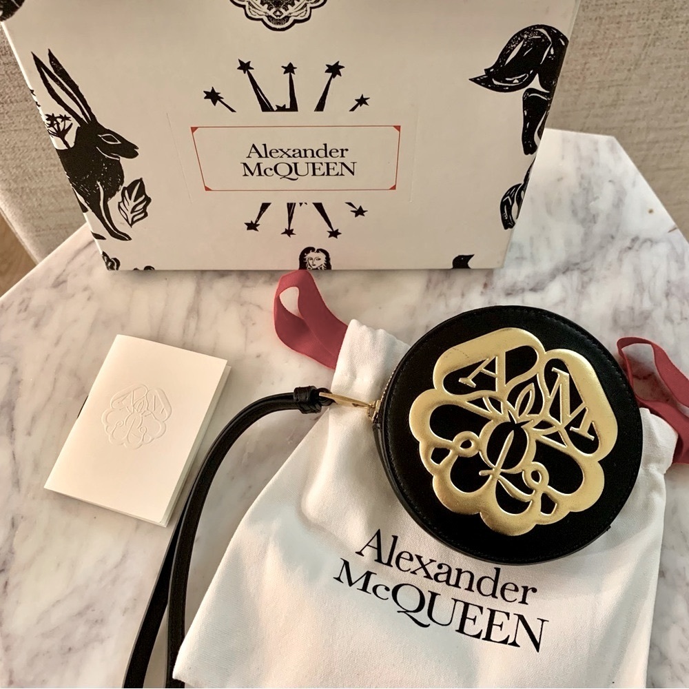 [🌟 PRICE FIRM] Alexander McQueen Leather Logo Round Circle Coin Pouch Wristlet